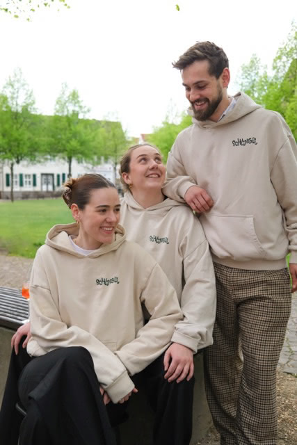 schlingel hoddie 5.jpeg